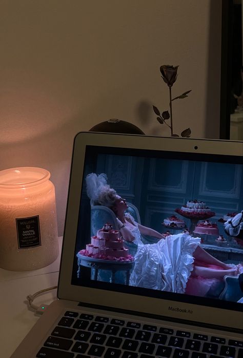 Self Care Night Routine Aesthetic, Night Candle Aesthetic, Self Care Movie Night, Friday Night Aesthetic, Self Care Sunday Aesthetic, Sunday Self Care, Night Candle, Feminine Girl, Candle Night