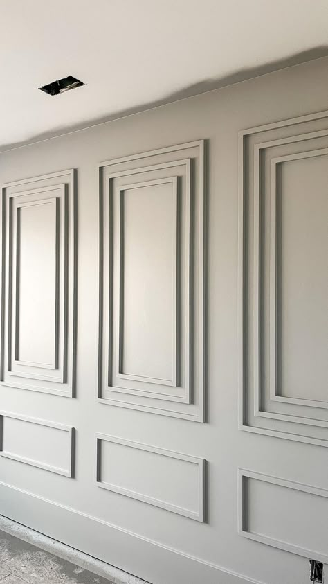 Wall Sealing Design, Elegant Wall Design, Pop Wall Design Living Rooms, Room Wall Panel Design, Wall Molding Living Room Modern, Wall Pop Designs, Wall Design Ideas Paint, Molding Design Wall, Modern Wall Molding