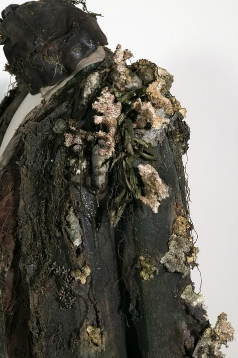 Pirate costuming Hbo The Last Of Us, Moss And Lichen, Decay Art, Growth And Decay, Fantasy Costumes, Last Of Us, Pirates Of The Caribbean, Post Apocalyptic, Pics Art