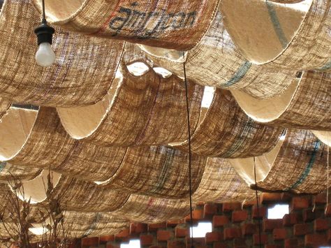 sun screen - Tetawowe Atelier Burlap Drapes, Fabric Ceiling, Ceiling Draping, Outdoor Restaurant Design, Sun Screen, Funky Junk Interiors, Ceiling Ideas, Deco Originale, Burlap Fabric