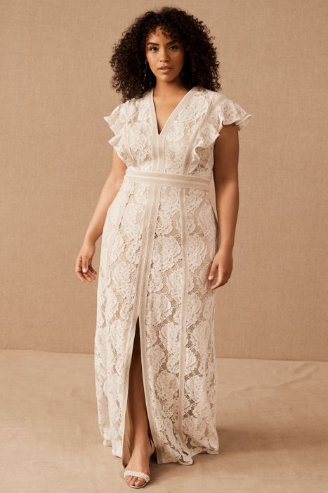 BHLDN Placid Gown | We have major heart-eyes for these gorgeous figure-flattering wedding gowns! Bookish Wedding, Senegal Fashion, Gaun Koktail, Plus Size Brides, Wedding Dress Champagne, Anthropologie Wedding, Botanic Gardens, Ivory Wedding Dress, Tadashi Shoji