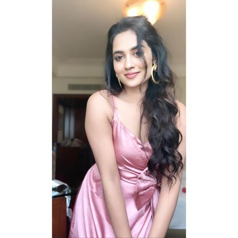 Teju Ashwini, Western Girl Outfits, Glamour Beauty, Hot Images, Nov 2, Backless Dress Formal, Asian Beauty, Instagram Photos, Hair