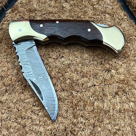 From fishing to camping and hunting, find the perfect pocket knife for all your needs! We have identified the best budget pocket knives to help you tackle any task. Evil Man, Knife Aesthetic, Fantasy Items, Knife Guide, Tool Knives, Oc Board, Hunting Tools, Board Quotes, Lost Souls