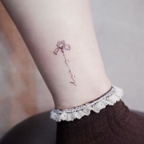 10  Tiny Discreet Tattoos For People Who Love Minimalism By Witty Button Iris Flower Tattoo, Grace Tattoos, Iris Tattoo, Discreet Tattoos, Tattoo Outline, Flower Tattoo Designs, Iris Flowers, Fine Line Tattoos, Small Tattoo