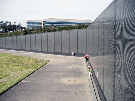 Memorial Architecture, Vietnam Memorial Wall, Maya Lin, Vietnam Memorial, Memorial Wall, Reference Photos For Artists, Pensacola Florida, South Vietnam, Vietnam Veterans Memorial