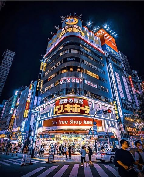 😱 Don Quijote is a popular tax-free store that has over 160 branches in Japan! 🇯🇵 They offer a wide variety of items like Japanese sweets, cosmetics, clothing, and more, at inexpensive prices! ⭐️ The shops are usually open 24 hours, too! 🛍 Making it more convenient for shoppers to drop-by at any time! 👀 📷: rowe_conrad Tokyo Shopping, Tokyo Station, Vision Board Goals, Japan Aesthetic, Japanese Characters, Tokyo Travel, Japanese Sweets, Japanese Pottery, Japan Art