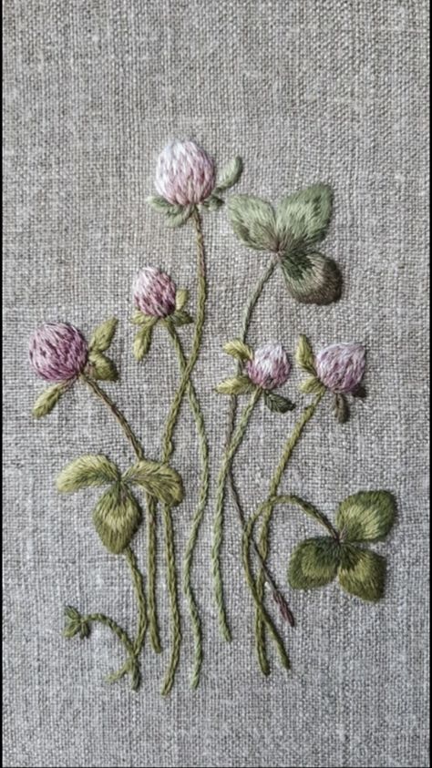 Bordado Jacobean, Bordados Tambour, Basic Embroidery Stitches, Embroidery Book, Embroidery Stitches Tutorial, Hand Embroidery Projects, Hand Embroidery Flowers, Embroidery Flowers Pattern, Creative Embroidery