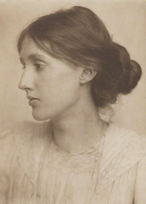 Virginia Wolf, Julia Margaret Cameron, The Vampires Wife, Today In History, Virginia Woolf, National Portrait Gallery, Foto Art, Portrait Gallery, New York Public Library