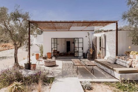 Villa Repertorio in Salento - Le Collectionist Summer Villa, Villa In Italy, Italy Villa, Villas In Italy, Est Living, Casa Exterior, Indoor Fireplace, Luxury Rentals, Boutique Homes