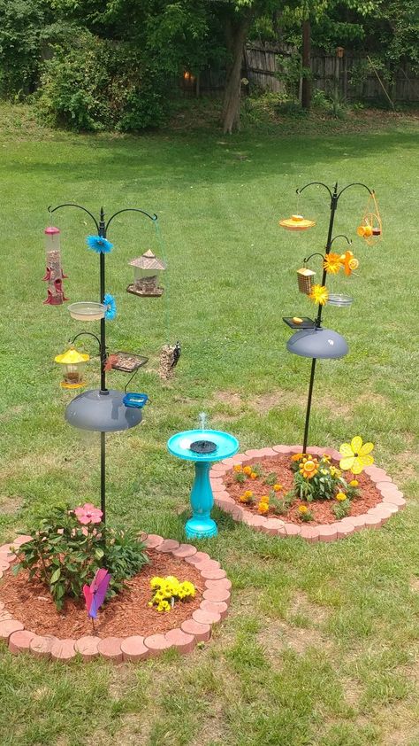 Bird feeding stations Bird Feeder Landscaping Ideas Front Yard, Backyard Bird Feeding Stations, Bird Feeding Station Ideas Gardens, Bird Feeder Station Ideas Diy, Bird Feeder Station, Backyard Birds Sanctuary, Backyard Birds Feeders, Tattoo Plant, Bird Feeding Station