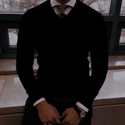 Black Turtle Neck Outfit Men Casual, Turtle Neck Fashion, Gangster Suit, Aesthetic Clothes Men, Mens Clothing Trends, Outfits Male, Calloway Sisters, Black Outfit Men, Minimalist Fashion Men