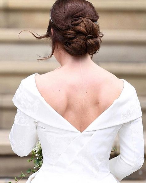 Princess Eugenie wedding dress scars Eugenie wedding hair Eugenie Wedding Dress, Princess Eugenie Wedding, Princess Beatrice Wedding, Eugene Wedding, Eugenie Wedding, Jack Brooksbank, Princess Marie Of Denmark, Iconic Weddings, Vintage Wedding Hair