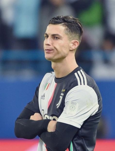 Liverpool Salah, Cristiano Ronaldo Hairstyle, Cristiano R, Cr7 Juventus, England Football Players, Football Ronaldo, Ronaldo Quotes, Cristiano Ronaldo Juventus, Ronaldo Pictures