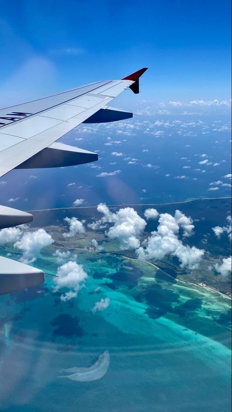 Airplane Wallpaper, Airport Aesthetic, Vision Board Images, Airplane Photography, Plane Travel, Life Inspiration, Beautiful Places To Visit, Travel Inspo, Sky Aesthetic