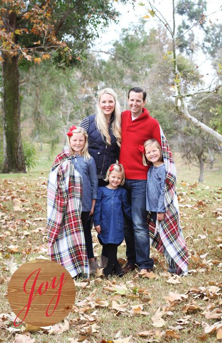 Mcgee Christmas, Family Photo Outfits Winter, Christmas Pictures Outfits, Fall Color Schemes, Fall Family Photo Outfits, Family Christmas Pictures, Family Photoshoot Outfits, Family Poses, Fall Family Pictures