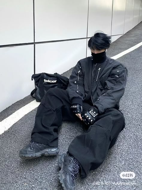 Chinese Street Style Men, Archive Fashion Outfit, Techwear Men Outfit, Male Model Outfits, Runway Fashion Outfits, Y2k Outfits Men, 18th Birthday Outfit, Asian Streetwear, Techwear Fashion