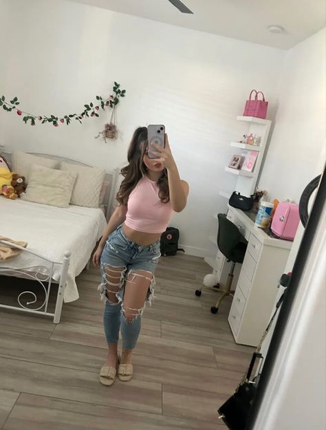 Simple Buchi Fresa Outfit, Cute Outfit Ideas Latina, Back To School Outfits Fresita, Fresa Latina Outfits, Cute Outfits Mexican, Casual Buchifresa Outfits, Girly Soft Outfits, Short Latina Outfits, Latina Cute Outfits