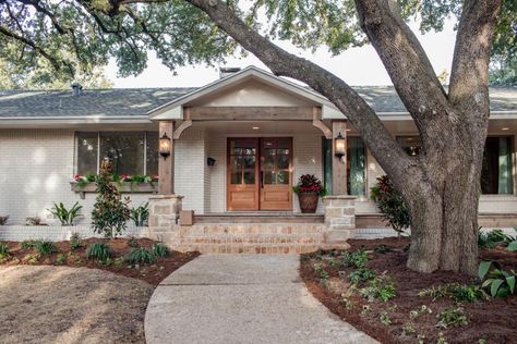 Fixer Upper: A Coastal Makeover for a 1971 Ranch House | Fixer Upper: Welcome Home With Chip and Joanna Gaines | HGTV Ranch House Remodel, Hgtv Fixer Upper, Ranch Remodel, Ranch Exterior, Brick Ranch, Pintura Exterior, Magnolia Market, Shutters Exterior, Casa Container