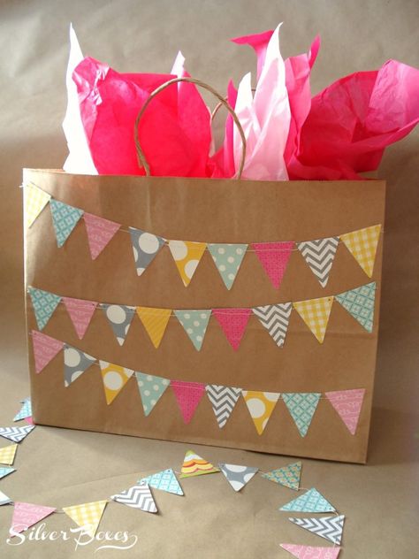 Ready for Holiday Season: Fun Ways to DIY Gift Bags Diy Pennant, Bunting Diy, Flag Bag, Decorated Gift Bags, Gift Bag Ideas, Gift Bags Diy, Kraft Bag, Gift Wrap Ideas, Creative Gift Wrapping