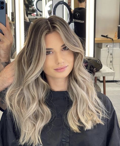 Balayage Hair Beige, Root Melt Blonde With Money Piece, Lived In Blonde Balayage Dark Roots, Hair Extensions Ideas, Style Hair Extensions, Balyage Long Hair, Ash Blonde Hair Balayage, Halo Couture, Baylage Hair