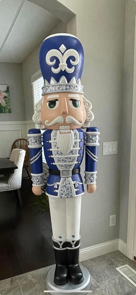 Nutcracker Painting Ideas, Nutcracker Painting, Nutcracker Christmas Decorations, Christmas Time Is Here, Holiday Crafts Christmas, Christmas Mantels, Nutcracker Christmas, Holiday Time, Christmas Crafts Diy