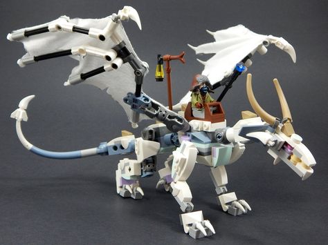 "Fyaska Hoarfrost Dragon" by Nuju Metru: Pimped from Flickr Lego Dinosaur, Lego Dragon, Lego Challenge, Lego Board, Lego Sculptures, Lego Diy, Lego Animals, Lego Custom Minifigures, Amazing Lego Creations