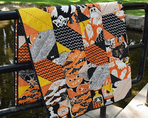 Make This: 9 Autumn Quilting & Sewing Projects Halloween Quilted Placemats, Halloween Wall Hanging Quilt, Scrappy Halloween Quilts, Halloween Quilts Ideas, Baby Bib Tutorial Free Pattern, Snowball Quilt Block, Crossroads Quilt, Burrito Pillowcase, Halloween Patchwork