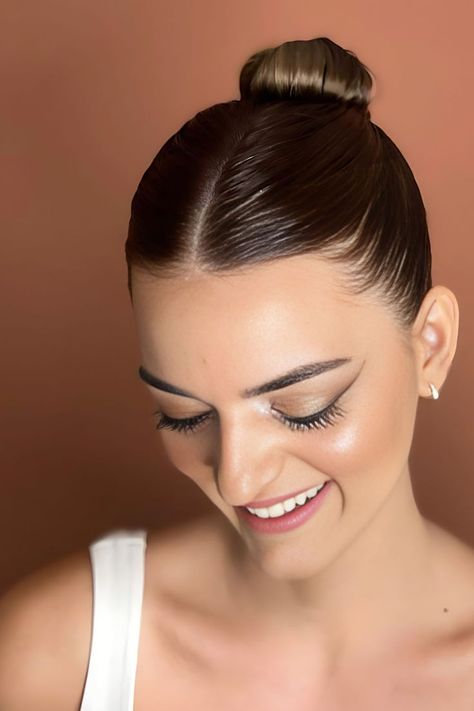 Sleek Ballerina Bun Sleek Up Do Hairstyles, Ballerina Hairstyle, Clean Bun Hairstyles, Clean Girl Bun, Clean Look Hairstyle, Sleek Bridal Bun, Sleek Back Bun, Wedding Hair Bun, Clean Bun