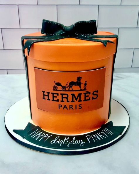 Brand Cakes For Men, Hermes Cake Design, Hermes Cake, Gucci Cake, Charm City Cakes, Cake Branding, Fashion Cake, 60th Birthday Cakes, Elegant Birthday Cakes