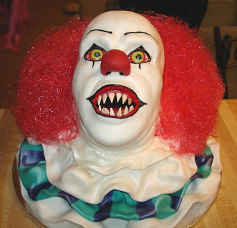 Horror Movie Cakes Horror Cake, Halloween Torte, Scary Cakes, Clown Cake, Halloween Birthday Cakes, Movie Cakes, Cake Wrecks, Scary Clowns, Creepy Clown