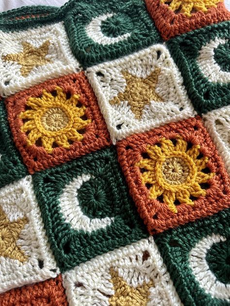 Granny Square 70s, Stars Granny Square, Fall Granny Square Blanket, Celestial Crochet, Pattern Step By Step, Crochet Baby Blanket Pattern, Crochet Blanket Designs, Crochet Design Pattern, Crochet Quilt