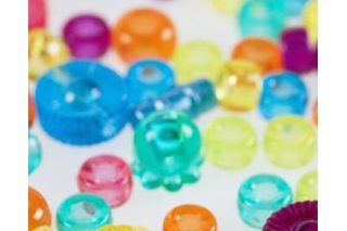 How to Dye Plastic With Rit Dye (5 Steps) | eHow Plastic Beads Melted, Melted Pony Beads, Melted Bead Crafts, Bead Bowl, Beadwork Ideas, Pony Bead Crafts, Melted Plastic, Pony Bead Patterns, Melting Beads