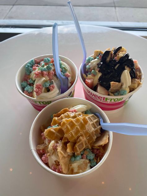 Sweet Frog Frozen Yogurt Aesthetic, Sweet Frog Frozen Yogurt, Sweet Frog, Coffee Addict, Frozen Yogurt, Food Cravings, Jelly, Summer Recipes, Yogurt