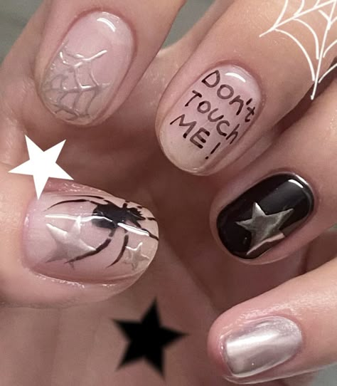 Emo Short Nails, Tomboy Nails, Nail Sunny, Mini Dress Spring, Nail Halloween, Halloween Nail Art Ideas, Band Nails, Fake Nails Designs, Hippie Nails