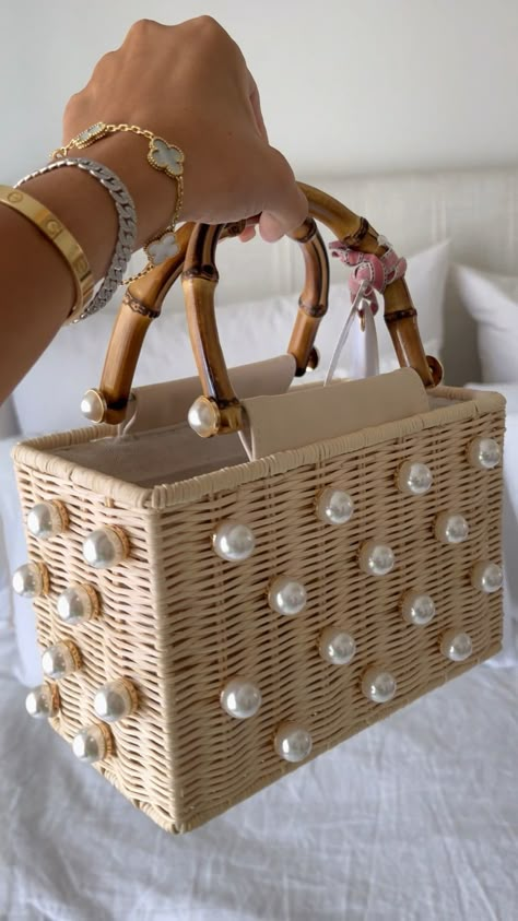 Trendy Basket-shaped Straw Bag, Elegant Rattan Basket Bag, Chic Basket-shaped Straw Shoulder Bag, Chic Basket-shaped Straw Beach Bag, Rattan Bags, Bags For Ladies, Novelty Purses, Handmade Basket-shaped Straw Rattan Bag, Ladies Purse