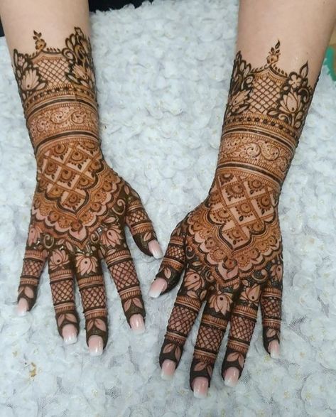 Outer Hand Mehndi Designs, Thick Mehndi Designs, Backside Mehendi Design, Fiance Quotes, New Henna Designs, Indian Mehndi, Mehendi Art, Suits Outfits, Engagement Hairstyles