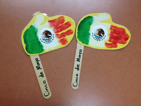 Hispanic Heritage Month Crafts, Mexico Crafts, Independence Day Activities, May Crafts, Mexican Independence Day, Flag Crafts, Mexican Crafts, 5 De Mayo, Daycare Crafts