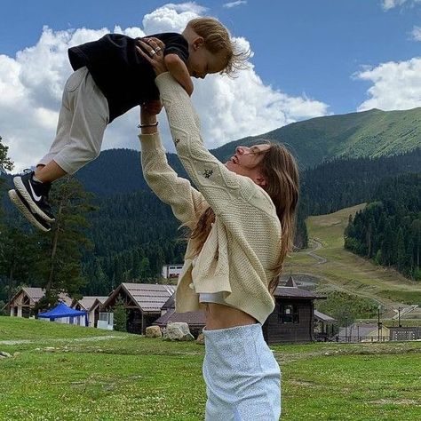 Mum And Son Aesthetic, Teen Parents Aesthetic, Mother And Son Aesthetic, Mom And Son Aesthetic, Old Money Family, Willa Grant, Old Money Life, The Simple Wild, Moms Goals