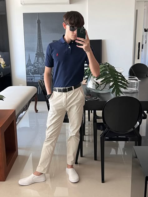 Stylish Business Casual Men Work Outfits, Formal Polo For Men, Old Money Work Outfits Men, Old Money Pants Men, Old Money Polo Outfit, Nude Outfits Men, Outfit Elegante Hombre, Old Money Polo Shirt, Outfits Old Money Hombre