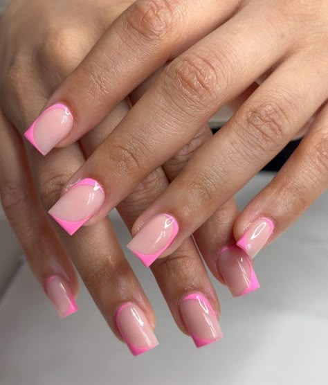 Pink Tip Acrylics, Cool Short Nail Ideas, Nails Acrylic Ideas Simple, Short Pink Tip Nails, Cute Manicure Ideas For Short Nails, Pink Short Acrylic Nails Designs, Short French Tip With Design, Acrylic French Tip Nails Design, Short Pink Nails Ideas