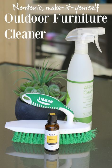 Make your own cleaner using rubbing alcohol, vinegar and essential oils #cleaning #cleaninghack #homemadecleaner #DIYcleaner Patio Furniture Cleaner, Clean Outdoor Furniture, Plastic Outdoor Furniture, Clean Patio, Iron Patio Furniture, Wrought Iron Patio Furniture, Metal Outdoor Furniture, Patio Furniture Cushions, Pallet Furniture Outdoor