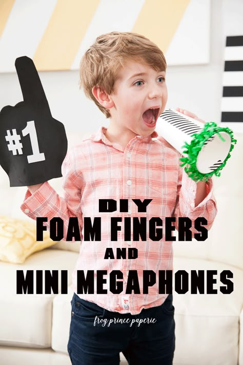 DIY Superbowl party foam fingers and mini megaphones. Perfect Superbowl Party crafts for kids! Super Bowl Crafts, Super Bowl Activities, Diy Football Party, Football Activity, Football Crafts, Football Diy, Foam Finger, Sport Craft, Sports Camp