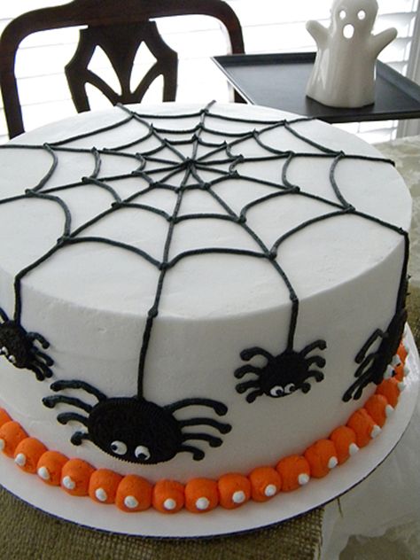 Spider Cake For Trey Trey is having his 4th birthday & his mother thought a Halloween-ish cake would be super fun. Agreed. Spiderweb Cake Design, Spider Web Cake Design, Halloween Cake Spider Web, Easy Halloween Cakes For Kids, Spider Cake Birthday, Spider Cakes, Spiderweb Cake, Fall Cakes Decorating, Spider Web Cake