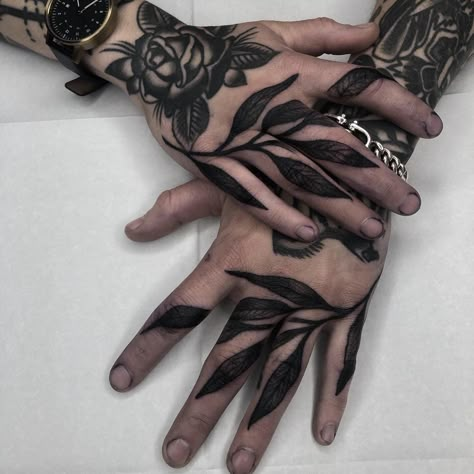 Large Finger Tattoos, Leaves Hand Tattoo, Hand Tattoo Men, Hand Tattoo Cover Up, Tattoo Main, Gotik Tattoo, Traditional Hand Tattoo, Full Hand Tattoo, Hand And Finger Tattoos