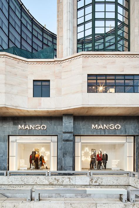 Mango Store, Store Merchandising, Clothing Store Displays, Minimalist Interior Design, Good Poses, Year 2, Store Displays, Minimalist Interior, Store Display