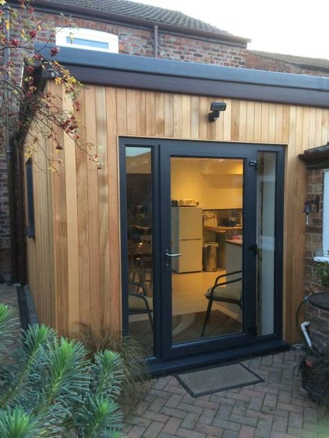 Modern cedar clad timber frame extension on traditional Victorian house:   by Jenny McIntee Architectural Design Timber Frame Extension, Flat Roof Extension, Porch Kits, Garden Room Extensions, Cedar Cladding, Building A Porch, House Cladding, Home Extension, Roof Extension