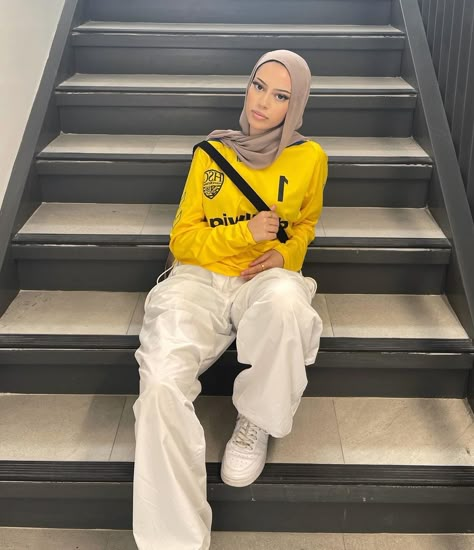 shahed ☆ on Instagram: “it’s a jersey summer + @nominal is having their eid sale ! use [asapshahed] at checkout for $$ off your fav pieces before the sale ends 🫂” Hijabi Streetwear Summer, Jersey Hijab Style, Streetwear Hijab, Hijabi Summer Outfits, Hijabi Streetwear, Hijab Outfit Summer, Hijab Fashion Summer, Hijabi Fits, Modest Casual Outfits