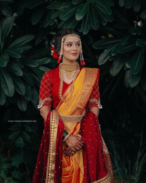 Maharashtrian Bride, Marathi Bride, Marathi Wedding, Indian Bridal Sarees, Indian Bridal Photos, Indian Wedding Couple Photography, Indian Wedding Outfit, Indian Bride Outfits, Wedding Saree Collection