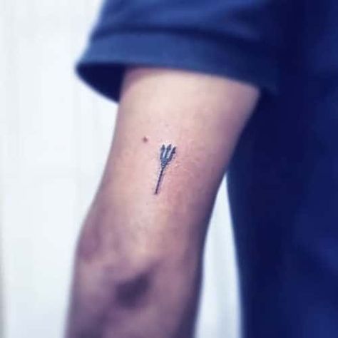 Small Trident Tattoo, Simple Tattoos For Men, Cool Simple Tattoos, Small Simple Tattoos, Tattoo Ideas For Guys, Enough Tattoo, Trident Tattoo, Tatuagem Masculina Pequena, Simple Tattoos For Guys