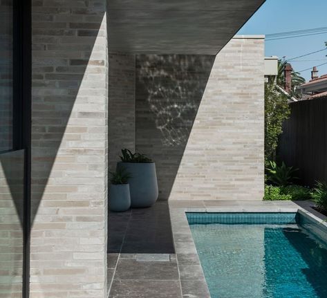 Krause Bricks on Instagram: “Krause Emperor bricks add to the sophisticated palette of this stunning Melbourne home by @adamkanearchitects . Build: @hardwickbuildco…” Pool Pavilions, Concrete Houses, Est Living, Melbourne House, Front Entry Doors, Brick Tiles, Master Bedrooms, Australian Homes, Brickwork